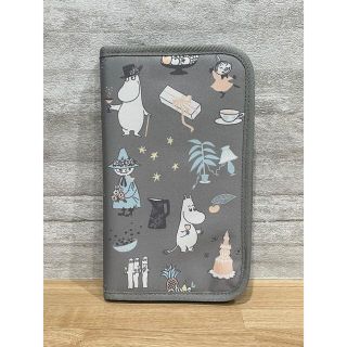 タカラジマシャ(宝島社)のおめが様専用　MOOMIN お金が貯まるマルチポーチ(ファイル/バインダー)