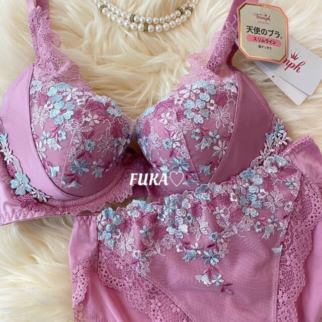 Triumph(トリンプ)の❤️romantic rose❤️様専用 レディースの下着/アンダーウェア(ブラ&ショーツセット)の商品写真