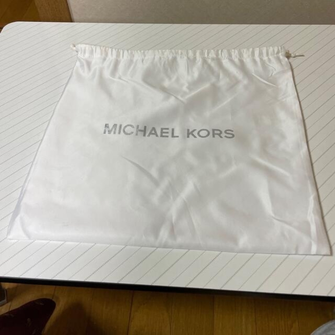 Michael Kors(マイケルコース)の【MICHEAL KORS】CARMEフラップ サッチェル スモール レディースのバッグ(ハンドバッグ)の商品写真