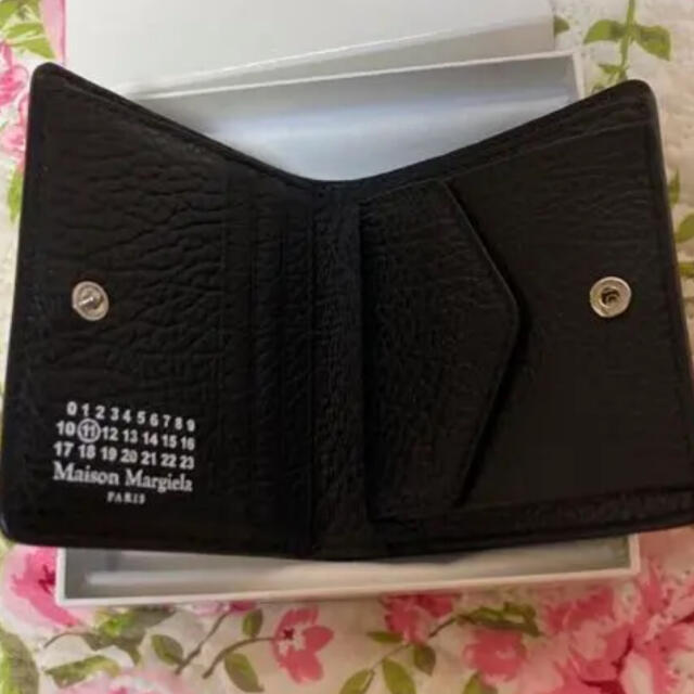 Maison Martin Margiela(マルタンマルジェラ)のメゾン マルジェラ MAISON MARGIELA 財布 二つ折り ミニ財布 レディースのファッション小物(財布)の商品写真