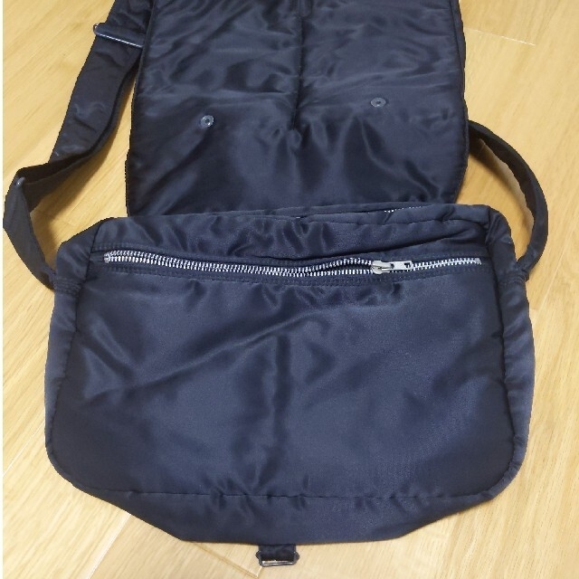 PORTER(ポーター)のポーターのバッグ　約30㌢✕35㌢　黒色　美品 メンズのバッグ(メッセンジャーバッグ)の商品写真