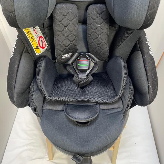 Aprica(アップリカ)の【美品】アップリカ　フラディアグロウ　プレミアム　ISOFIX　ブラック キッズ/ベビー/マタニティの外出/移動用品(自動車用チャイルドシート本体)の商品写真