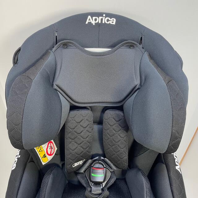 Aprica(アップリカ)の【美品】アップリカ　フラディアグロウ　プレミアム　ISOFIX　ブラック キッズ/ベビー/マタニティの外出/移動用品(自動車用チャイルドシート本体)の商品写真