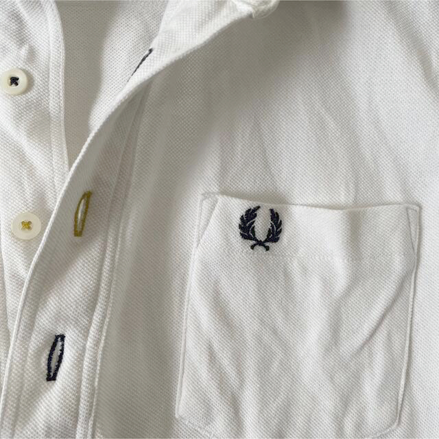 FRED PERRY(フレッドペリー)のyu 様専用フレッドペリー  ワンポイント刺繍 ポロシャツ  Mサイズ メンズのトップス(ポロシャツ)の商品写真