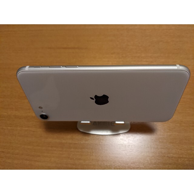 iPhone(アイフォーン)のiPhone SE 第2世代 (SE2) ホワイト 64 GB Softbank スマホ/家電/カメラのスマートフォン/携帯電話(スマートフォン本体)の商品写真