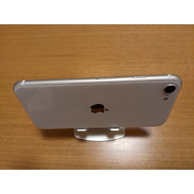 iPhone(アイフォーン)のiPhone SE 第2世代 (SE2) ホワイト 64 GB Softbank スマホ/家電/カメラのスマートフォン/携帯電話(スマートフォン本体)の商品写真
