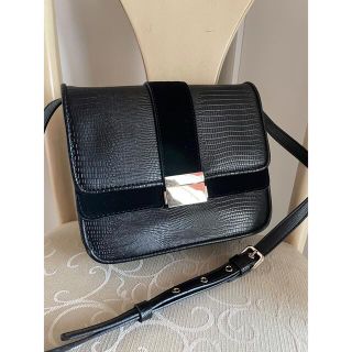 ザラ(ZARA)の完売品＊ZARA＊型押ブラックショルダーバッグ(ショルダーバッグ)