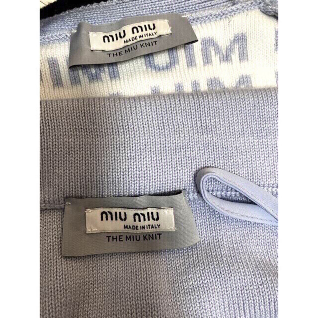 正規品　MIU MIU ロゴ　ウールカーディガン+ウールスカート　セットアップ　 レディースのトップス(カーディガン)の商品写真