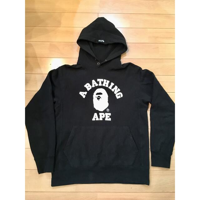 A BATHING APE(アベイシングエイプ)のbape アベイシングエイプ　カレッジロゴパーカープルオーバー　スナップボタン メンズのトップス(パーカー)の商品写真