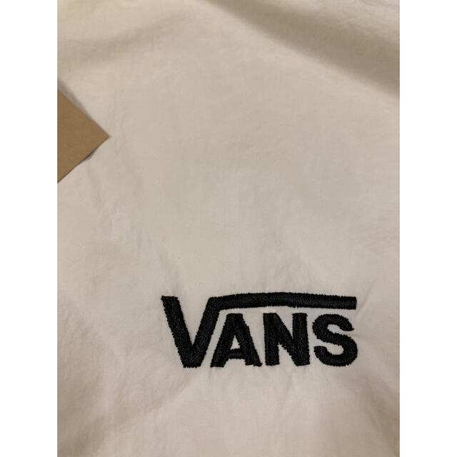 VANS(ヴァンズ)のVANS ナイロンコート　レディースM新品最終値下げ レディースのジャケット/アウター(ナイロンジャケット)の商品写真