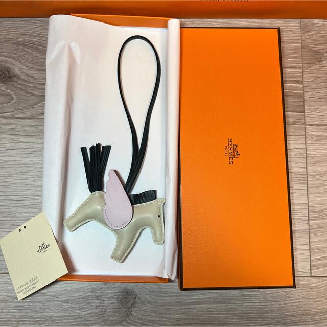 最愛 Hermes - 【新品未使用】エルメス ペガサス チャーム PM クレ