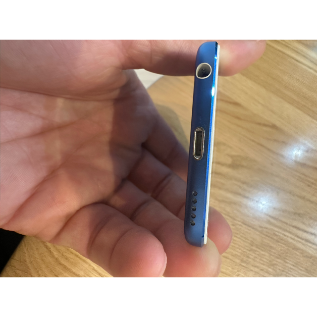 APPLE iPod touch 第7世代32GB APPLE iPod touch 第7世代32GB