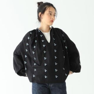 ビームスボーイ(BEAMS BOY)のｔｒｅｐｉｅｄ　×　ＢＥＡＭＳ　ＢＯＹ　／　フラワー　刺繍　スモッグ(シャツ/ブラウス(長袖/七分))