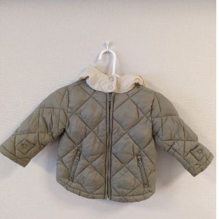 ザラキッズ(ZARA KIDS)のZARA ダウン　クリームカーキ　18-24months(ジャケット/コート)