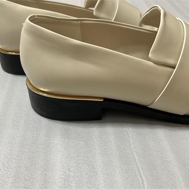 Charles and Keith クラシックスクエアトゥローファー