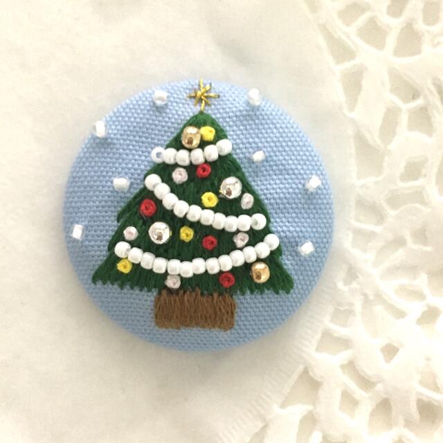 クリスマスツリーの刺繍ブローチ/ヘアゴムの通販 by ミント☆'s shop｜ラクマ
