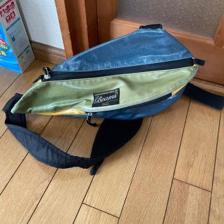 ビームス(BEAMS)のbeams ボディバック　斜めがけショルダー　値下げしました。(ボディーバッグ)