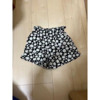 ジーユー(GU)の花柄ショーパン(パンツ/スパッツ)