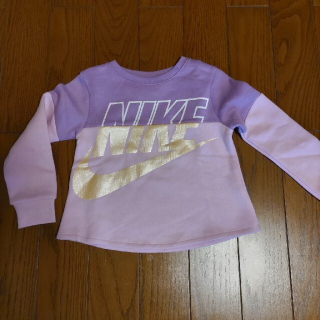 NIKE(ナイキ)のナイキ　新品　トレーナー　ピンク キッズ/ベビー/マタニティのキッズ服女の子用(90cm~)(Tシャツ/カットソー)の商品写真