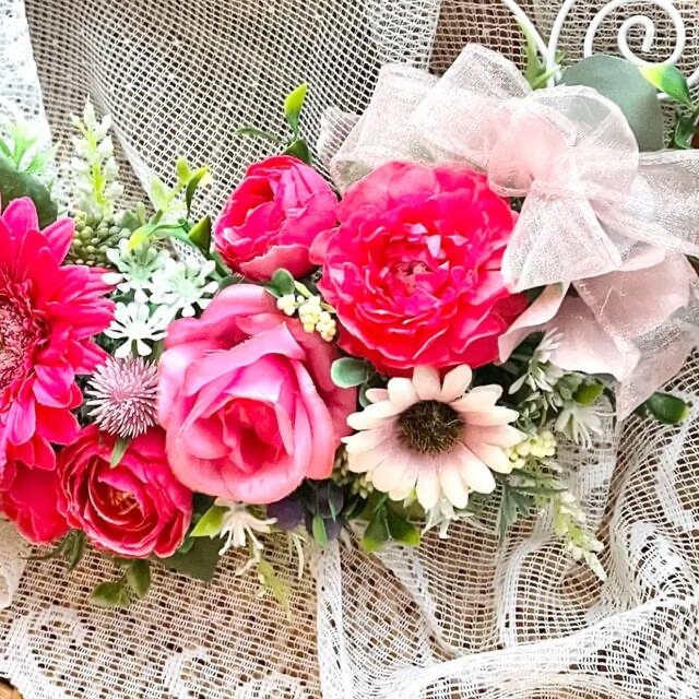 ピンクのお花のクレッセントリース♡フラワーリース