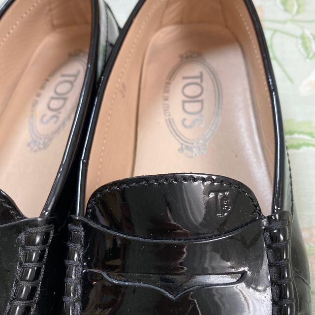 TOD'S(トッズ)のトッズ TOD'S ローファー パテントレザー 黒 36 レディースの靴/シューズ(ローファー/革靴)の商品写真