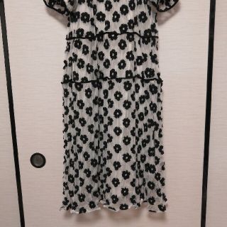 ルールロジェットアートフラワードレス