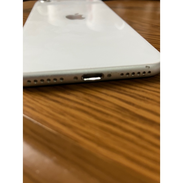 Apple(アップル)のiPhone SE 第2世代 64GB SIMフリー ホワイト スマホ/家電/カメラのスマートフォン/携帯電話(スマートフォン本体)の商品写真