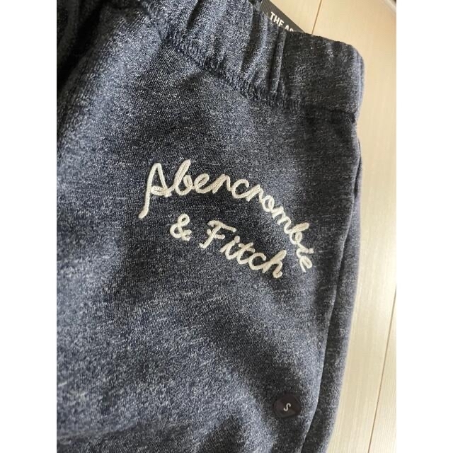 Abercrombie&Fitch(アバクロンビーアンドフィッチ)のアバクロ　新品未使用　Mサイズ　メンズ　レディース　トレーナー　おすすめ レディースのトップス(トレーナー/スウェット)の商品写真