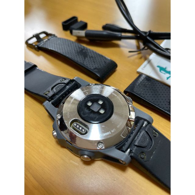 GARMIN(ガーミン)のGARMIN fenix5s グレー 中古品 スポーツ/アウトドアのトレーニング/エクササイズ(トレーニング用品)の商品写真