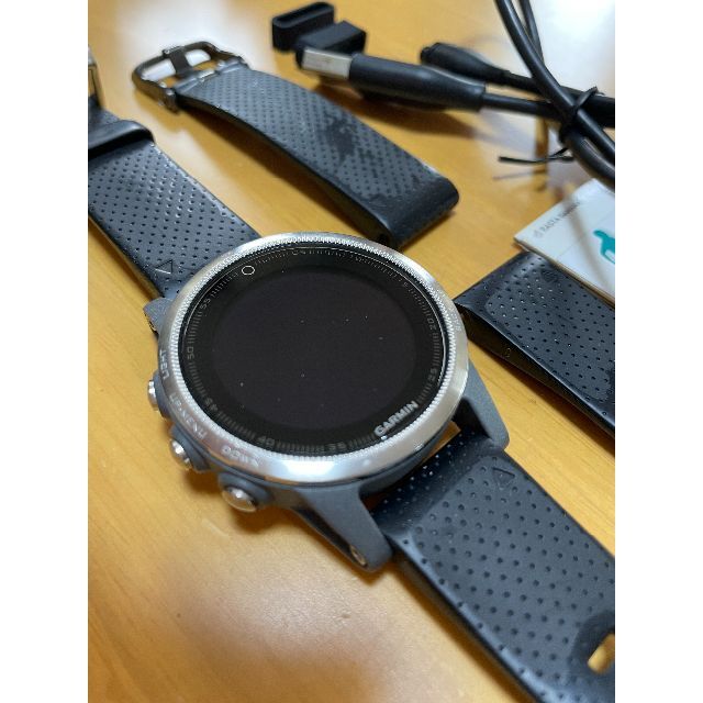 GARMIN(ガーミン)のGARMIN fenix5s グレー 中古品 スポーツ/アウトドアのトレーニング/エクササイズ(トレーニング用品)の商品写真