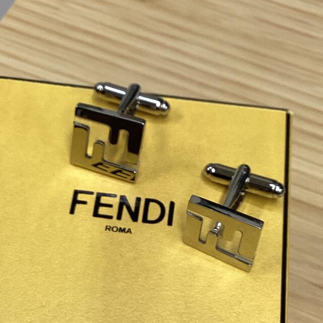 FENDI - FENDI フェンディ カフスの通販 by TOM's shop｜フェンディ ...