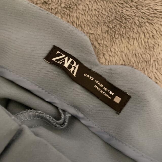 ZARA(ザラ)のハイウェストパンツ【ZARA : XS】 レディースのパンツ(クロップドパンツ)の商品写真