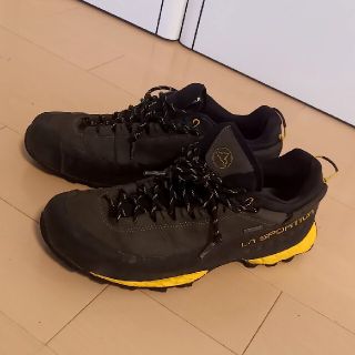 スポルティバ(LA SPORTIVA)のスポルティバ　TX5 LOW 43サイズ(登山用品)