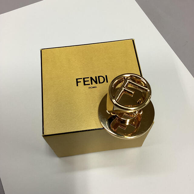 未使用　FENDI エフイズ　フェンディ　スマホリング　ゴールド　箱付き