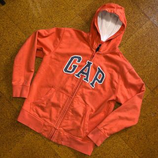 ギャップキッズ(GAP Kids)のセール❗️ほぼ未使用ギャップキッズ160淡いオレンジパーカー(ジャケット/上着)