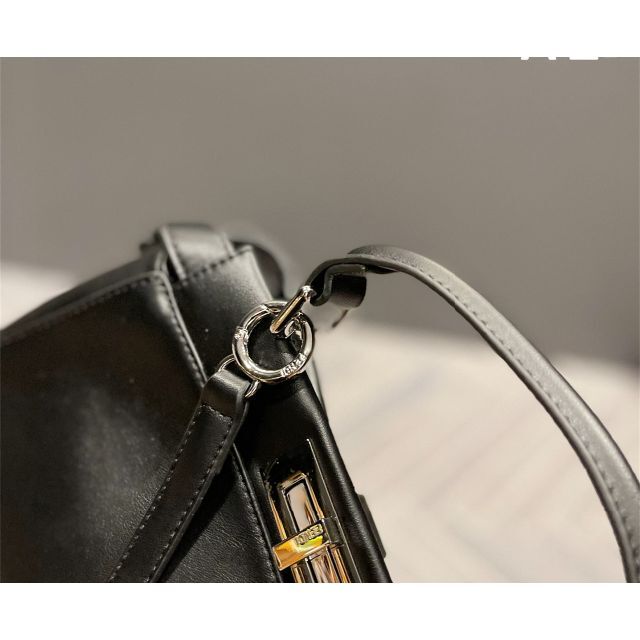 センチ FENDI ショルダーバッグ Peekaboo人気2wayの通販 by