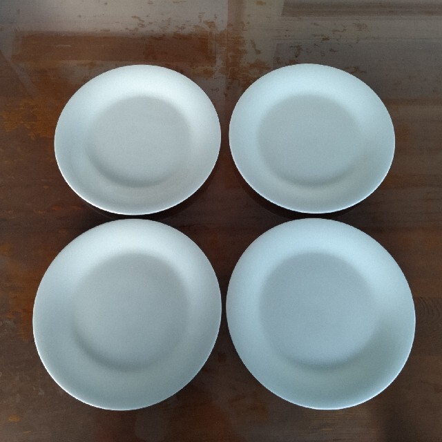 陶器の大皿  白  4枚    径27.5センチ  高さ2.3センチ