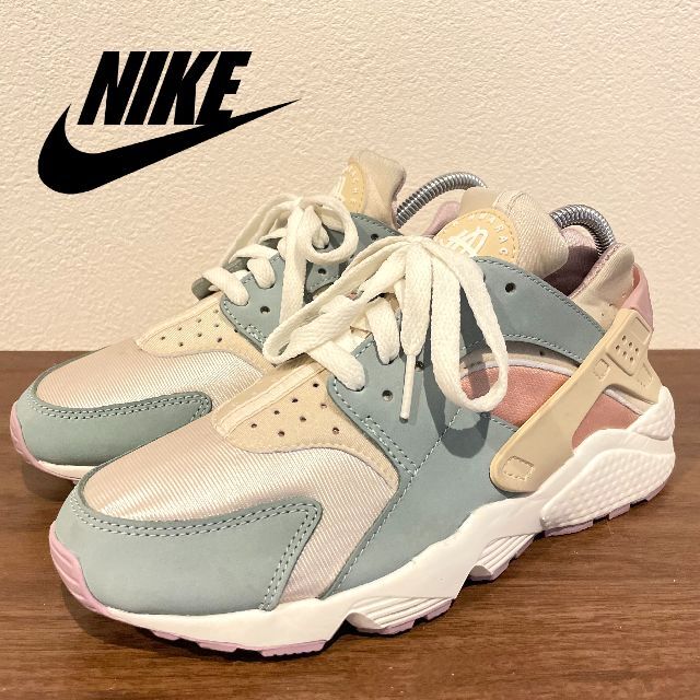 NIKE(ナイキ)のNIKE WMNS NIKE AIR HUARACHE ナイキ エア ハラチ レディースの靴/シューズ(スニーカー)の商品写真