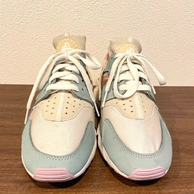 NIKE(ナイキ)のNIKE WMNS NIKE AIR HUARACHE ナイキ エア ハラチ レディースの靴/シューズ(スニーカー)の商品写真