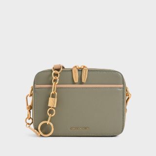 チャールズアンドキース(Charles and Keith)のCHARLES&KEITH チャールズアンドキース　ショルダーバッグ(ショルダーバッグ)