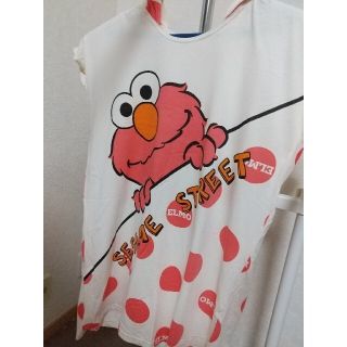 ユニバーサルスタジオジャパン(USJ)の【USJ】エルモTシャツ(Tシャツ(半袖/袖なし))