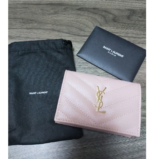 Yves Saint Laurent Beaute - 新品同様☆イブサンローラン☆3つ折り