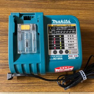 マキタ(Makita)のマキタ　7.2-18V用　急速充電器　DC18RA 本体のみ(バッテリー/充電器)