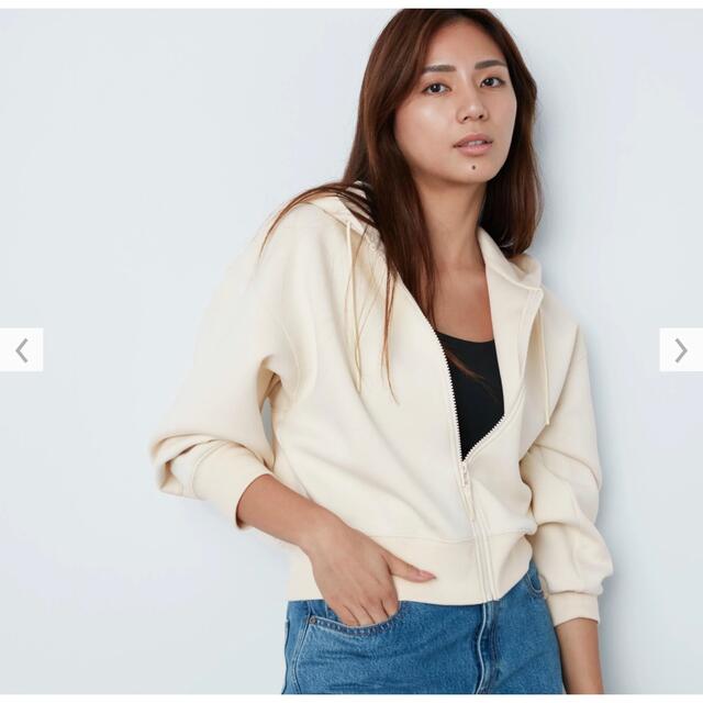 UNIQLO(ユニクロ)のUNIQLO ドライスウェットクロップドフルジップパーカ（長袖） レディースのトップス(パーカー)の商品写真