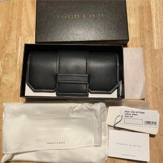 チャールズアンドキース(Charles and Keith)の【新品未使用】Charles&Keith フロントフラップウォレット 黒(ショルダーバッグ)