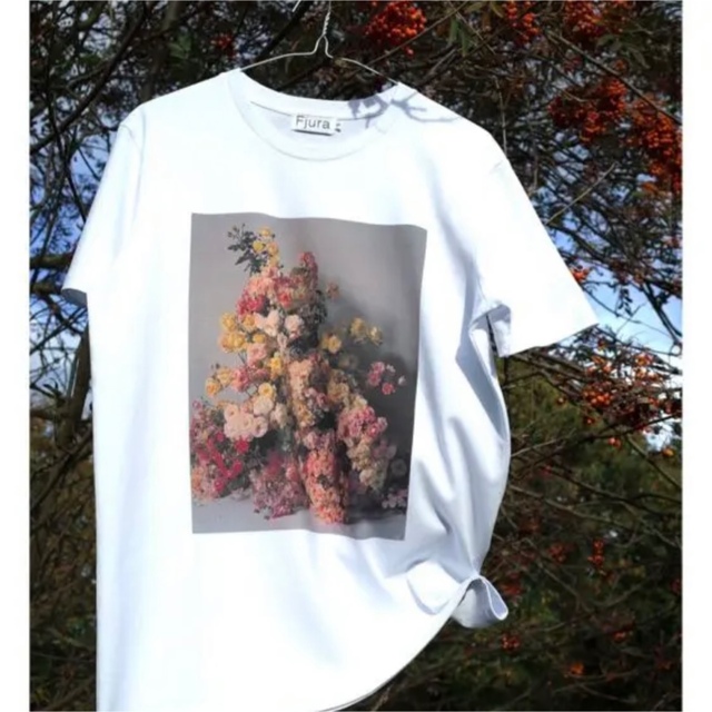 Drawer(ドゥロワー)の新品⭐️drawer取扱 fjura フーラ Tシャツ レディースのトップス(Tシャツ(半袖/袖なし))の商品写真