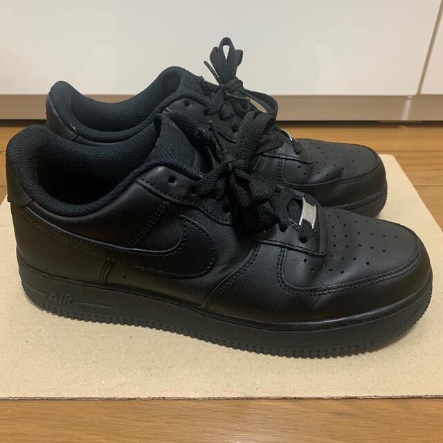 NIKE(ナイキ)のNIKE Air Force 1 black - エアフォースワン 黒 メンズの靴/シューズ(スニーカー)の商品写真