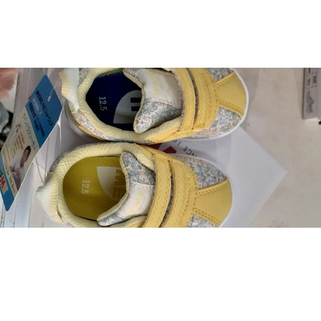 【新品】イフミー　IFME スニーカー　12.5 cm イエロー　ベビーシューズ キッズ/ベビー/マタニティのベビー靴/シューズ(~14cm)(スニーカー)の商品写真