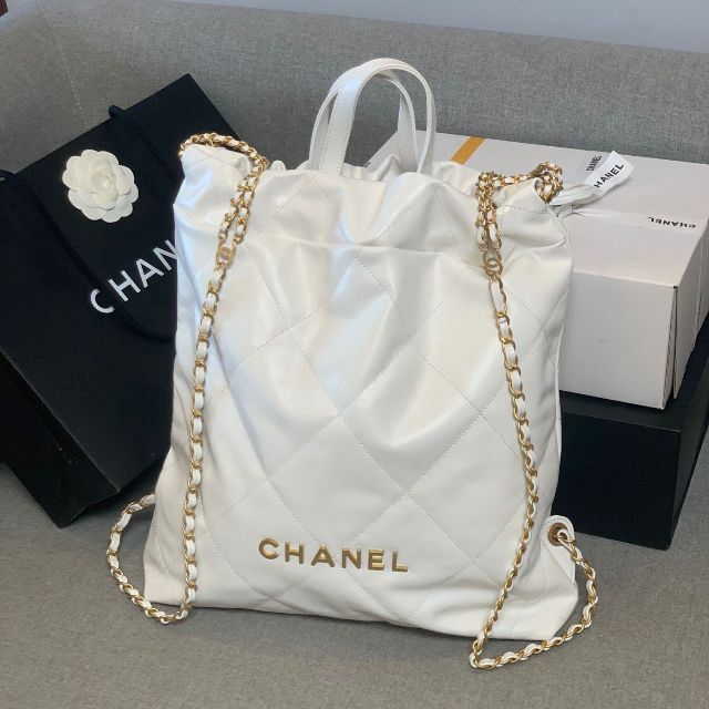 CHANEL 22 バックパック シャイニー カーフスキン