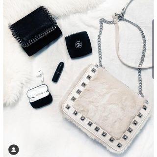 リエンダ(rienda)のrienda Studs Faux Fur BAG L/BEG(ショルダーバッグ)